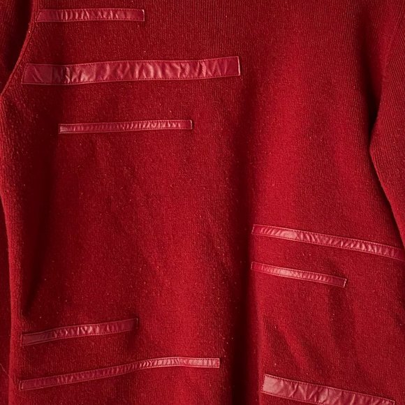 Garfinkel Chic Red Turtleneck Sweater with Textured Detail - M/M - Picture 4 of 5